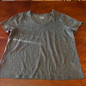 Time and Tru Dark Gray V-Neck Short Sleeve Tee